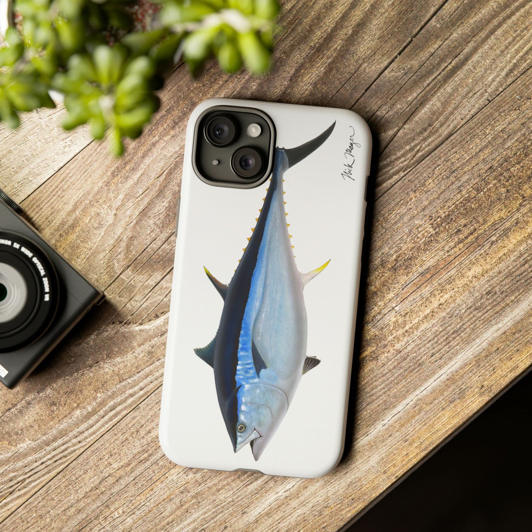 Giant Bluefin iPhone 15 Case