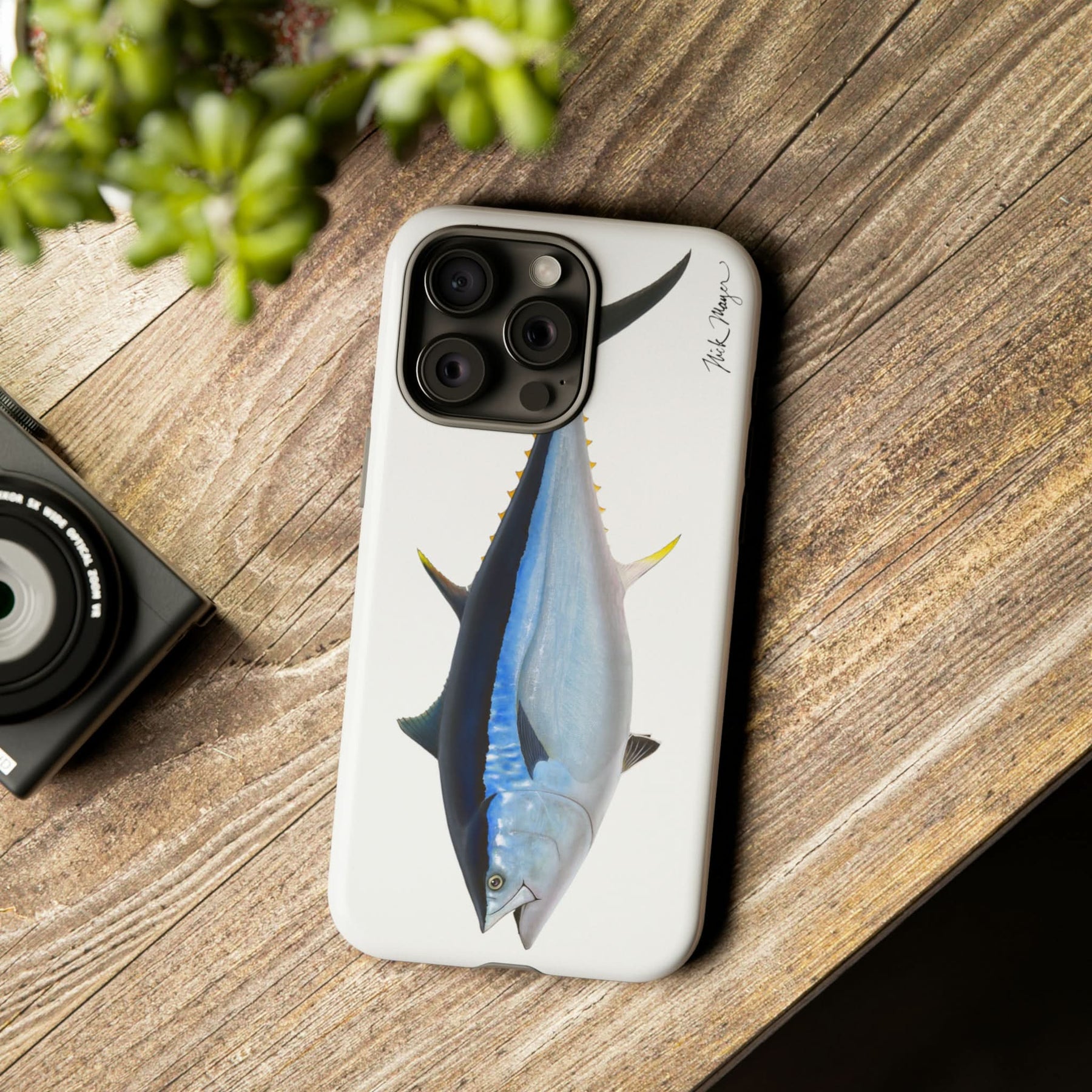 Giant Bluefin iPhone 15 Case
