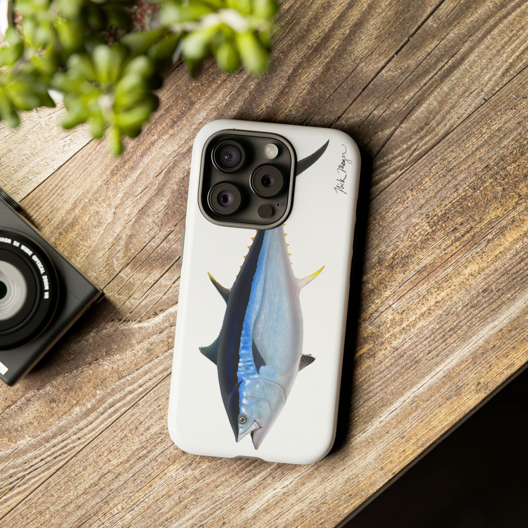 Giant Bluefin iPhone 15 Case